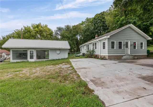 Photo 2 of Single family home for sale at 3901 S 22nd Street, Saint Joseph, MO 64503 | MLS# 2643306 | Listing updated on 2026-09-25