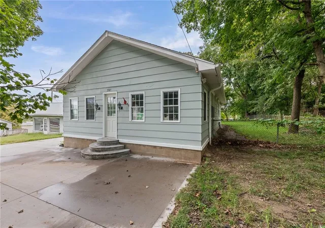 Photo 3 of Single family home for sale at 3901 S 22nd Street, Saint Joseph, MO 64503 | MLS# 2643306 | Listing updated on 2026-09-25
