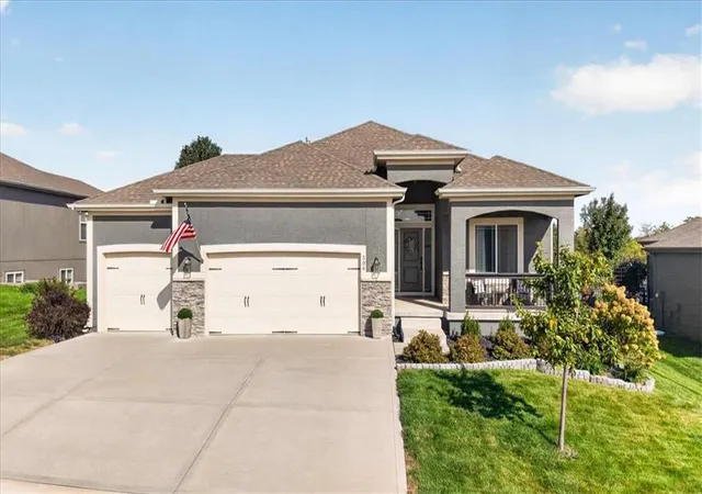 Photo 2 of Sale Pending at 504 Bentwater Dr, Raymore, MO 64083 | MLS# 2643310 | Listing updated on 2026-10-05