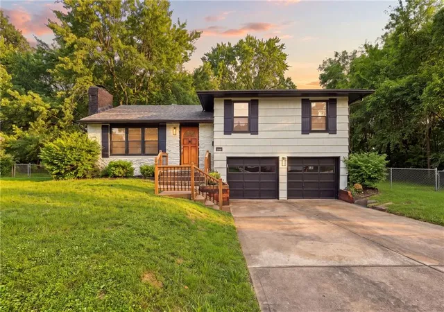 Photo 1 of Sale Pending at 10601 E 33rd Terrace S, Independence, MO 64052 | MLS# 2643312 | Listing updated on 2026-10-06