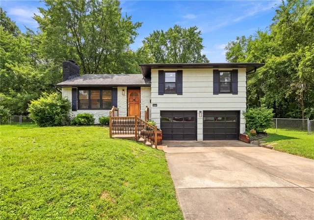 Photo 2 of Sale Pending at 10601 E 33rd Terrace S, Independence, MO 64052 | MLS# 2643312 | Listing updated on 2026-10-06