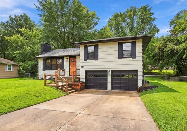 Photo 3 of Sale Pending at 10601 E 33rd Terrace S, Independence, MO 64052 | MLS# 2643312 | Listing updated on 2026-10-06