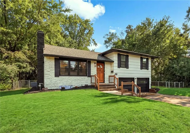 Photo 3 of Sale Pending at 10601 E 33rd Terrace S, Independence, MO 64052 | MLS# 2643312 | Listing updated on 2026-10-06