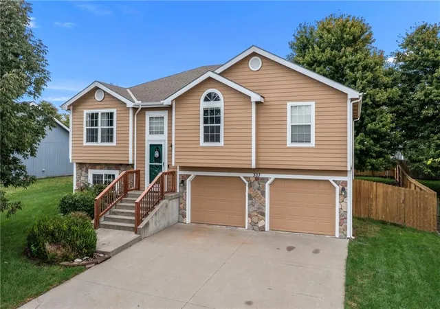 Photo 1 of Single family home for sale at 307 Leander St, Eudora, KS 66025 | MLS# 2643317 | Listing updated on 2026-10-19