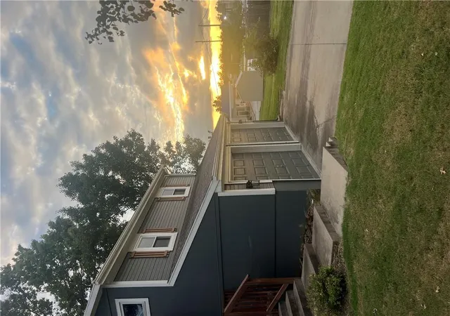 Photo 1 of Single family home for sale at 1007 W Washington St, Harrisonville, MO 64701 | MLS# 2643319 | Listing updated on 2026-09-24