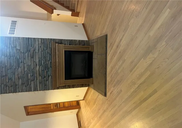 Photo 3 of Single family home for sale at 1007 W Washington St, Harrisonville, MO 64701 | MLS# 2643319 | Listing updated on 2026-09-24
