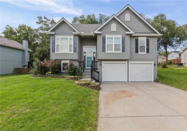 Photo 1 of Single family home for sale at 1100 Susan St, Kearney, MO 64060 | MLS# 2643323 | Listing updated on 2026-09-24