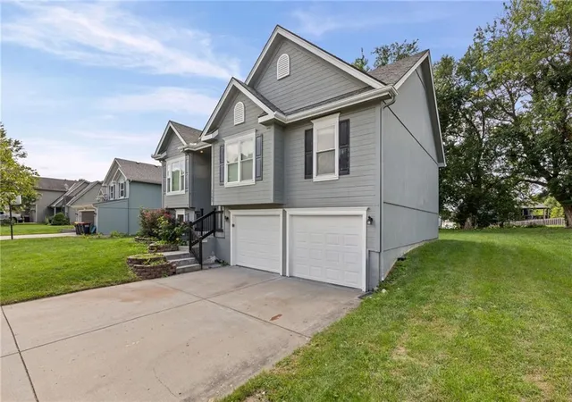 Photo 2 of Single family home for sale at 1100 Susan St, Kearney, MO 64060 | MLS# 2643323 | Listing updated on 2026-09-24