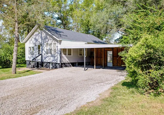 Photo 3 of Single family home for sale at 3412 S 11th Street Rd, Saint Joseph, MO 64503 | MLS# 2643329 | Listing updated on 2026-10-08