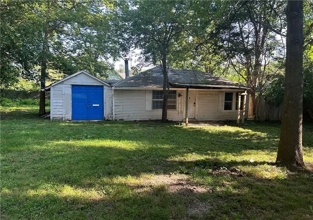 Photo 1 of Single family home for sale at 208 W 81st Terrace, Kansas City, MO 64114 | MLS# 2643330 | Listing updated on 2026-09-22