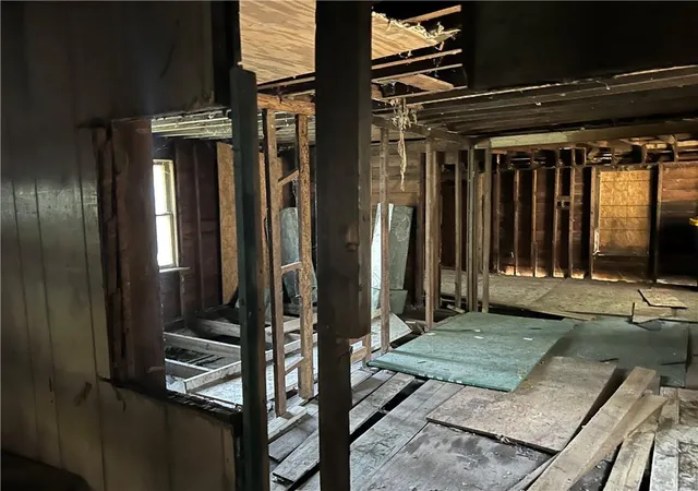 Photo 3 of Single family home for sale at 208 W 81st Terrace, Kansas City, MO 64114 | MLS# 2643330 | Listing updated on 2026-09-22