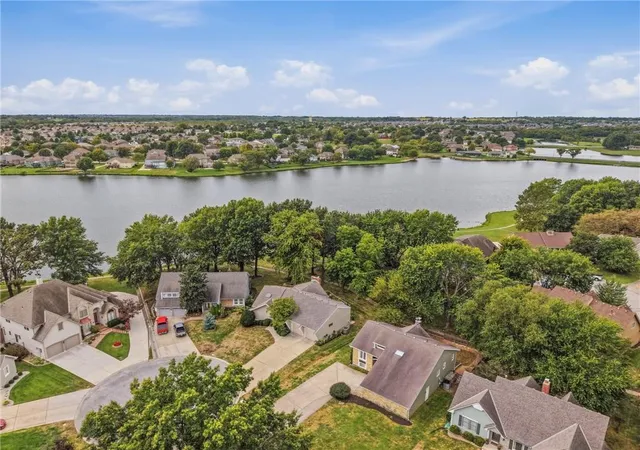 Photo 3 of Single family home for sale at 4082 Sw Marline Dr, Lees Summit, MO 64082 | MLS# 2643332 | Listing updated on 2026-10-07