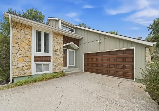 Photo 3 of Single family home for sale at 4082 SW Marline Dr, Lees Summit, MO 64082 | MLS# 2643332 | Listing updated on 2026-10-07