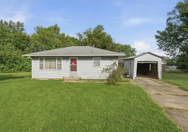 Photo 1 of Single family home for sale at 2115 Se Jefferson St, Topeka, KS 66605 | MLS# 2643334 | Listing updated on 2026-10-05