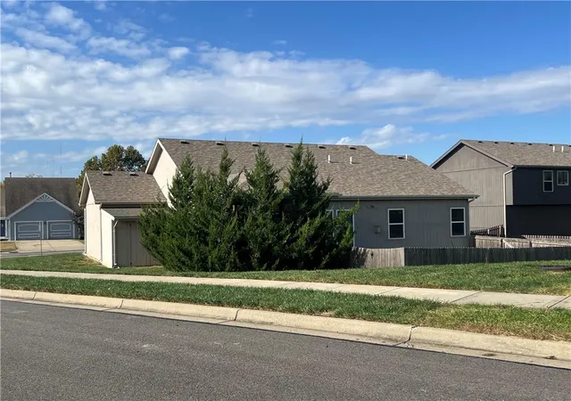 Photo 3 of Single family home for sale at 11901 Tracy Ave N, Kansas City, MO 64155 | MLS# 2643335 | Listing updated on 2026-10-30