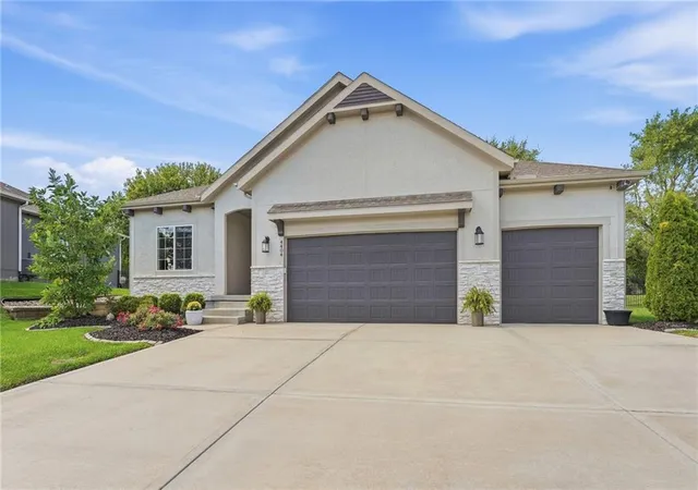 Photo 2 of Sale Pending at 4404 Sw Nautilus Pl, Lees Summit, MO 64082 | MLS# 2643340 | Listing updated on 2026-10-09