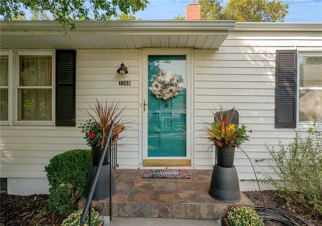 Photo 3 of Sale Pending at 2308 Ne 52nd Terrace, Kansas City, MO 64118 | MLS# 2643347 | Listing updated on 2026-10-10