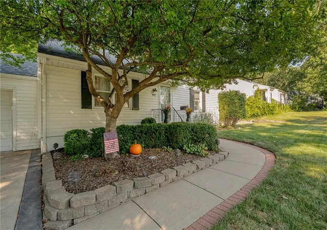 Photo 3 of Sale Pending at 2308 NE 52nd Terrace, Kansas City, MO 64118 | MLS# 2643347 | Listing updated on 2026-10-10