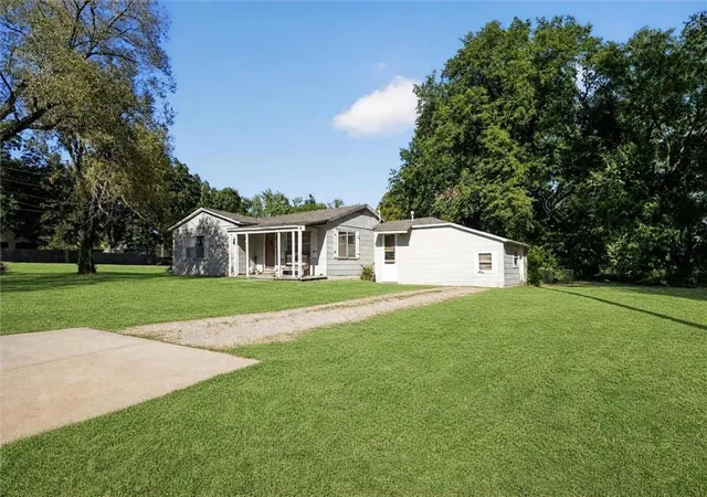 Photo 3 of Single family home for sale at 10th Street, Independence, KS 67301 | MLS# 2643350 | Listing updated on 2026-09-30