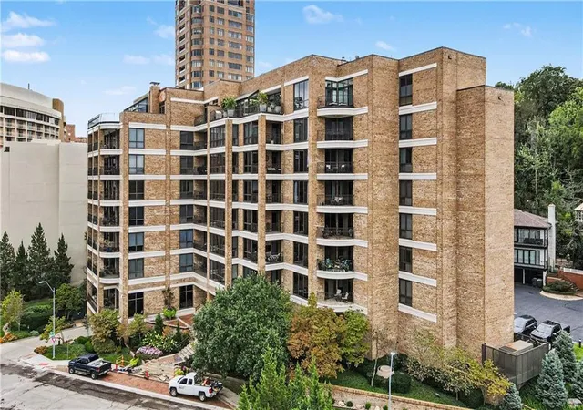 Photo 1 of Condo for sale at 433 Ward Pkwy #1 S, Kansas City, MO 64112 | MLS# 2643351 | Listing updated on 2026-09-30