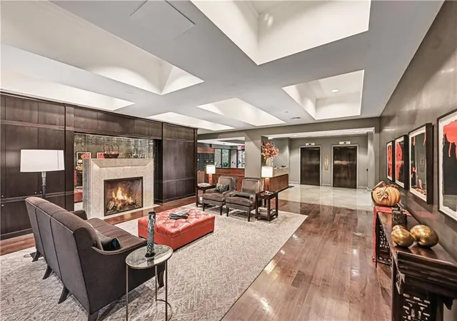 Photo 3 of Condo for sale at 433 Ward Pkwy #1 S, Kansas City, MO 64112 | MLS# 2643351 | Listing updated on 2026-09-30