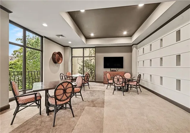 Listing Photo 5 - Condo for sale in building located at 433 Ward Pkwy, Kansas City, MO 64112 - Unit #1 S