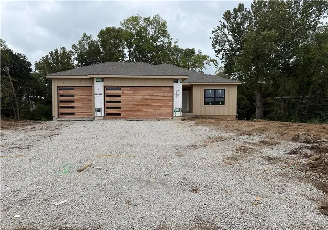 Photo 1 of Single family home for sale at 521 Arbor Ln, Liberty, MO 64068 | MLS# 2643352 | Listing updated on 2026-09-26
