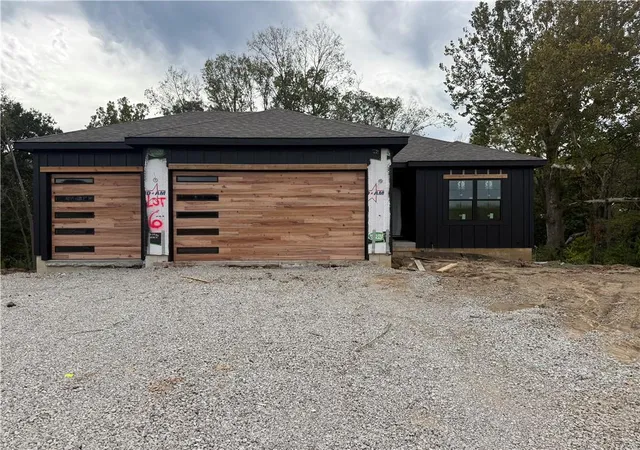 Photo 1 of Single family home for sale at 521 Arbor Ln, Liberty, MO 64068 | MLS# 2643352 | Listing updated on 2026-10-19