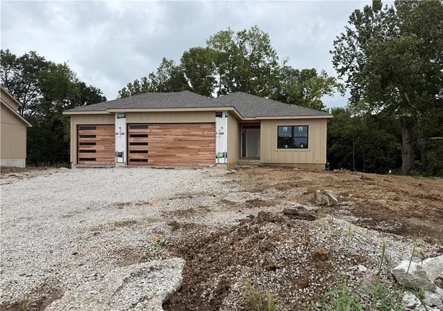Photo 2 of Single family home for sale at 521 Arbor Ln, Liberty, MO 64068 | MLS# 2643352 | Listing updated on 2026-09-26