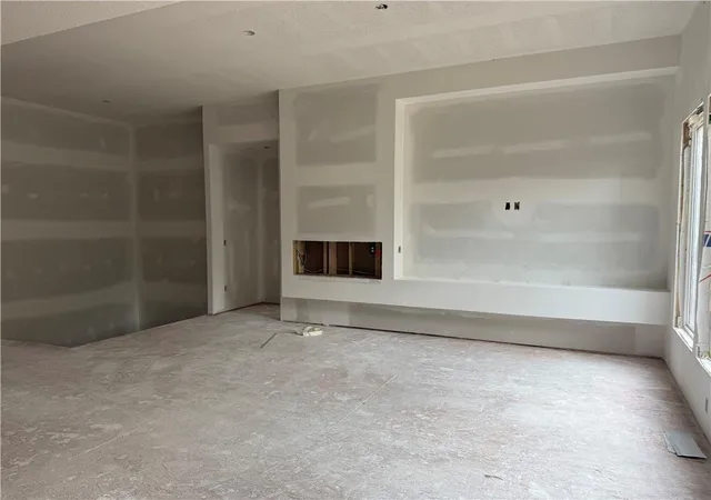 Photo 3 of Single family home for sale at 521 Arbor Ln, Liberty, MO 64068 | MLS# 2643352 | Listing updated on 2026-10-19