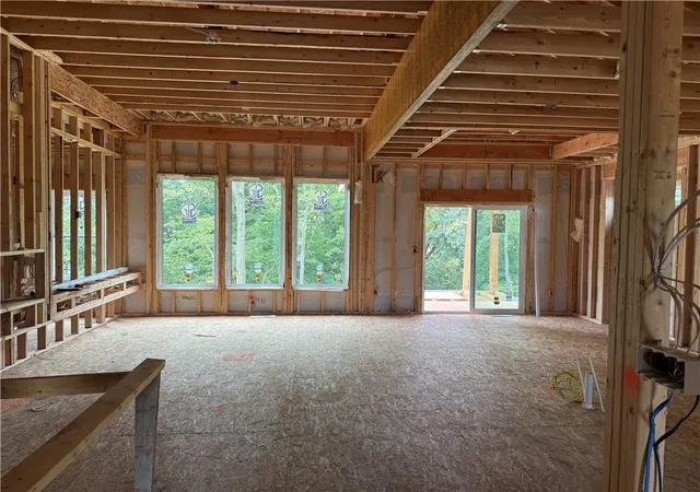 Photo 3 of Single family home for sale at 521 Arbor Ln, Liberty, MO 64068 | MLS# 2643352 | Listing updated on 2026-09-26