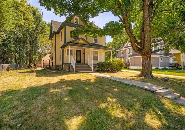 Photo 1 of Single family home for sale at 553 E Park St, Olathe, KS 66061 | MLS# 2643353 | Listing updated on 2026-10-01