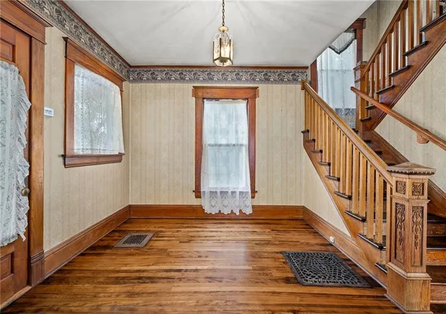 Photo 4 of Single family home for sale at 553 E Park St, Olathe, KS 66061 | MLS# 2643353 | Listing updated on 2026-10-01