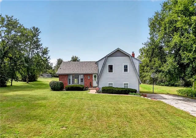 Photo 1 of Sale Pending at 16600 Switzer Rd, Overland Park, KS 66221 | MLS# 2643358 | Listing updated on 2026-10-09