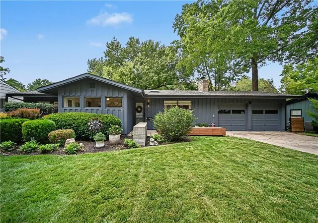 Photo 2 of Single family home for sale at 7704 Tomahawk Rd, Prairie Village, KS 66208 | MLS# 2643359 | Listing updated on 2026-10-23
