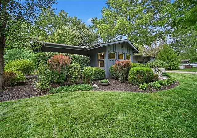 Photo 3 of Single family home for sale at 7704 Tomahawk Rd, Prairie Village, KS 66208 | MLS# 2643359 | Listing updated on 2026-10-23