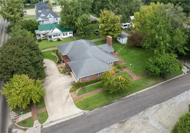 Photo 3 of Sale Pending at 700 N Alanthus Ave, Stanberry, MO 64489 | MLS# 2643361 | Listing updated on 2026-10-09