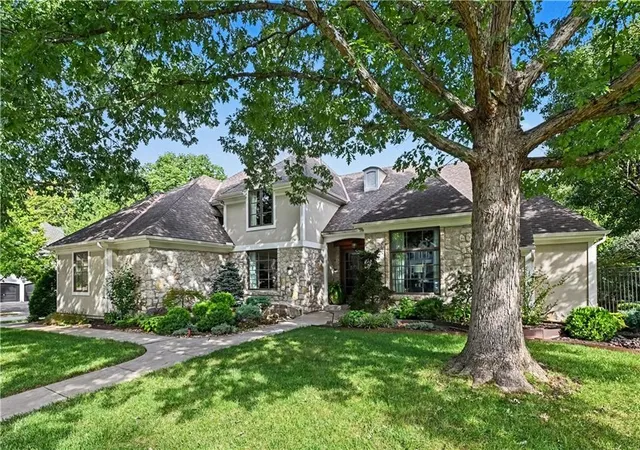 Photo 3 of Sale Pending at 5506 W 82nd Place, Prairie Village, KS 66208 | MLS# 2643362 | Listing updated on 2026-10-18