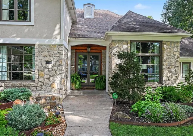 Photo 3 of Sale Pending at 5506 W 82nd Place, Prairie Village, KS 66208 | MLS# 2643362 | Listing updated on 2026-10-18