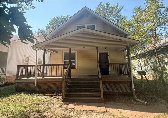 Photo 1 of Single family home for sale at 1715 Quincy St, Topeka, KS 66612 | MLS# 2643364 | Listing updated on 2026-09-21