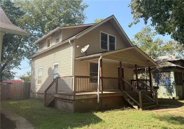 Photo 2 of Single family home for sale at 1715 Quincy St, Topeka, KS 66612 | MLS# 2643364 | Listing updated on 2026-09-21