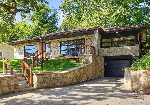 Photo 1 of Sale Pending at 980 Nw S Shore Dr, Kansas City, MO 64151 | MLS# 2643365 | Listing updated on 2026-09-29