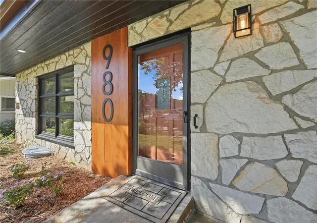 Photo 3 of Sale Pending at 980 NW S Shore Dr, Kansas City, MO 64151 | MLS# 2643365 | Listing updated on 2026-09-29