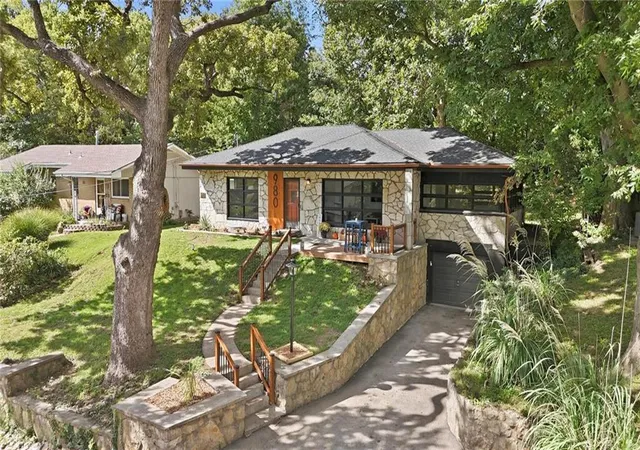Photo 4 of Sale Pending at 980 NW S Shore Dr, Kansas City, MO 64151 | MLS# 2643365 | Listing updated on 2026-09-29
