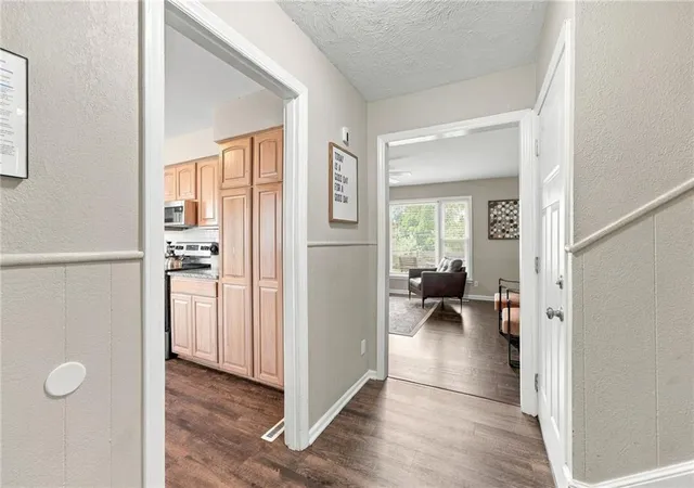 Photo 4 of Sale Pending at 3238 Chippewa Dr, Kansas City, MO 64116 | MLS# 2643370 | Listing updated on 2026-10-01