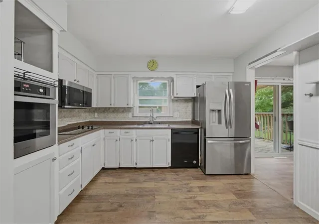Single family home for sale at 207 SW Craigmont Dr, Lees Summit, MO 64081 | MLS# 2643371