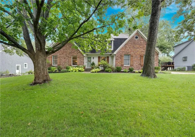 Photo 1 of Single family home for sale at 11915 Cherokee Ln, Leawood, KS 66209 | MLS# 2643374 | Listing updated on 2026-10-01