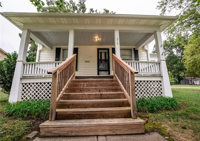 Photo 2 of Single family home for sale at 210 Shawnee St, Paola, KS 66071 | MLS# 2643375 | Listing updated on 2026-09-25