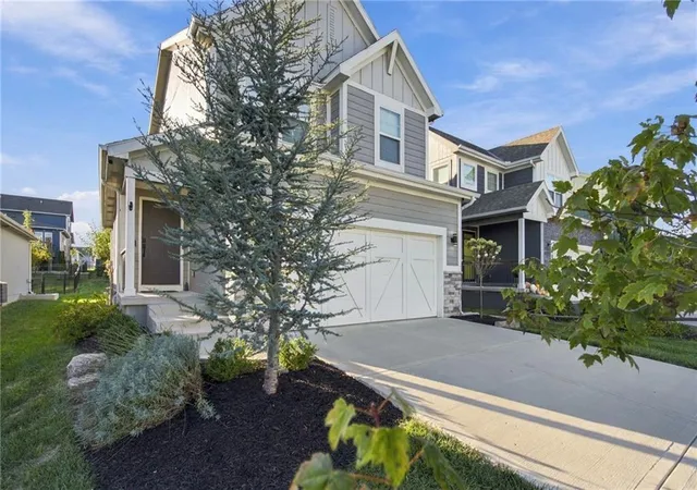 Photo 3 of Single family home for sale at 8819 Sw 9th Street, Lees Summit, MO 64064 | MLS# 2643377 | Listing updated on 2026-10-09