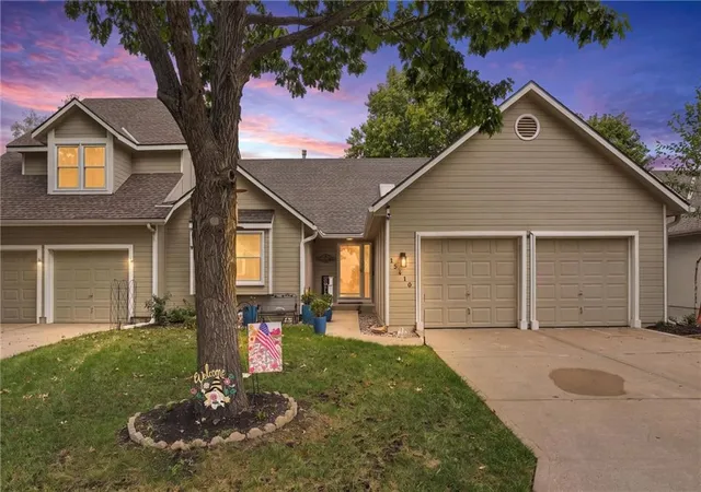 Photo 2 of Sale Pending at 15410 Floyd St, Overland Park, KS 66223 | MLS# 2643381 | Listing updated on 2026-09-26